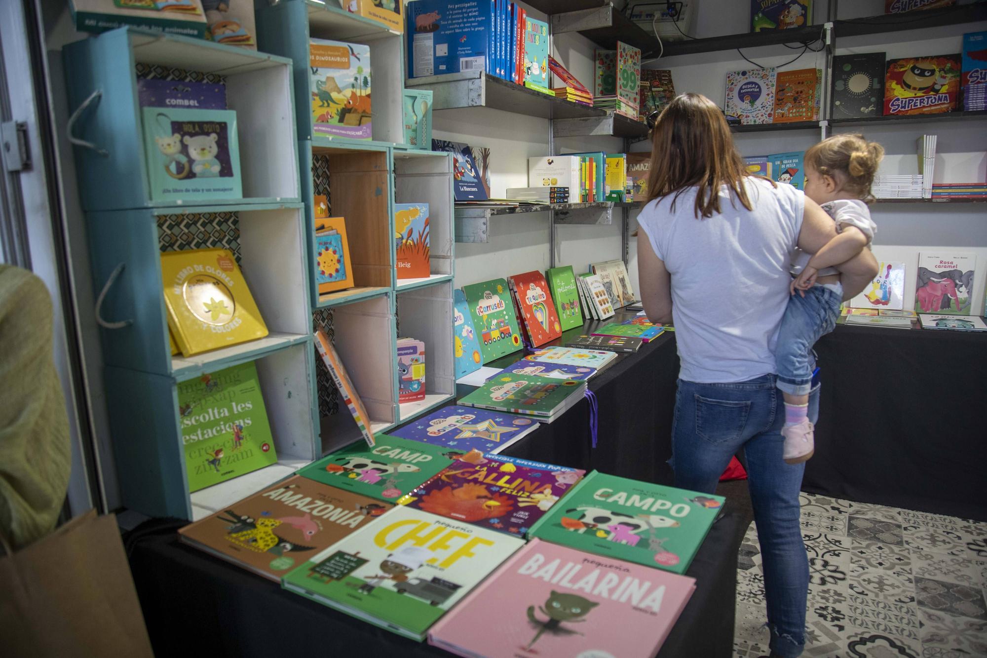 La literatura juvenil «avala el futuro del libro en papel»