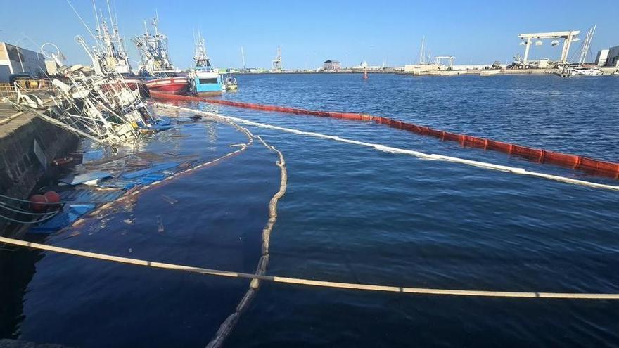 La Autoridad Portuaria descarta contaminación en la bahía de Arrecife tras hundirse el atunero 'Monte Arballu'