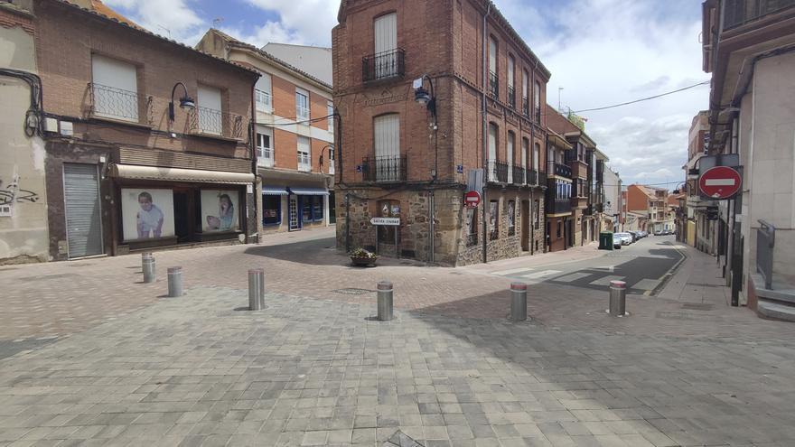 El centro de Benavente se blinda al tráfico con pilonas semiautomáticas por seguridad vial