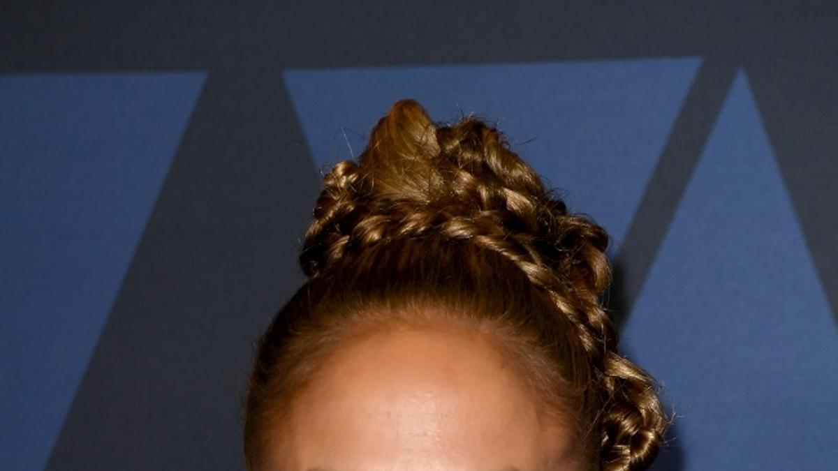 Jennifer Lopez, una autentica diosa griega en la alfombra roja de los Governors Awards