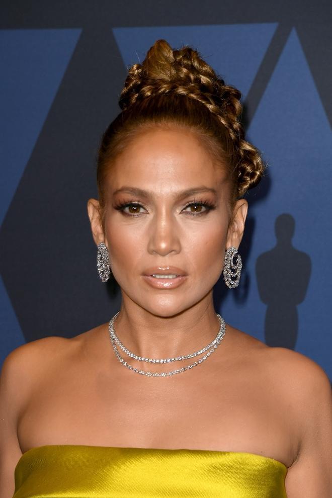 Jennifer Lopez, una autentica diosa griega en la alfombra roja de los Governors Awards