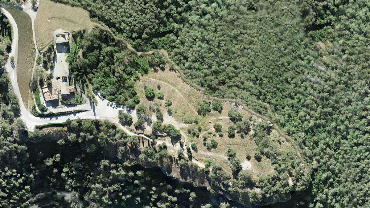 Muralla de la Tossa de Montbui, a Santa Margarida de Montbui