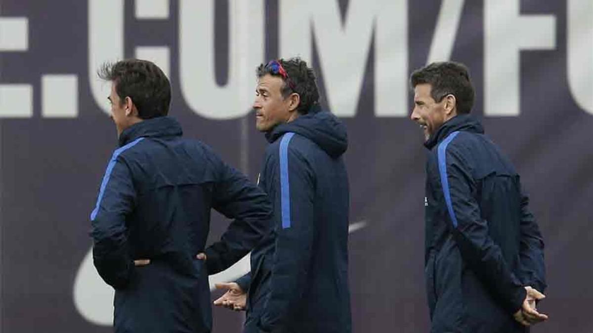 Luis Enrique, junto a Barbarà y Unzué durante el entrenamiento de este viernes