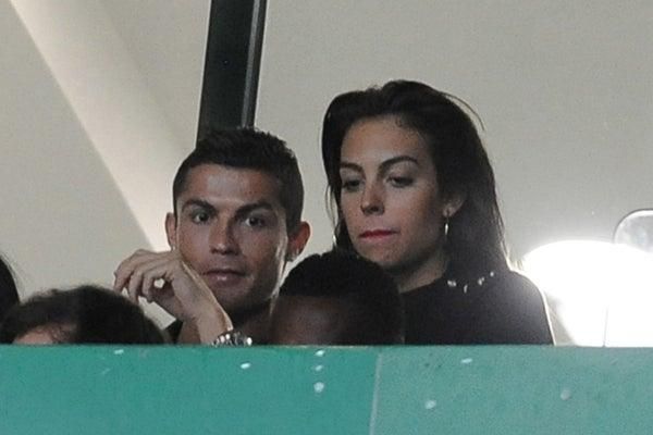 Cristiano y Georgina viendo un partido