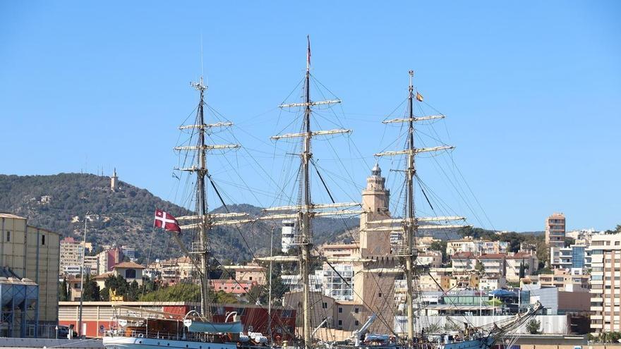 Las fotos del histórico buque escuela Danmark a su llegada a Palma
