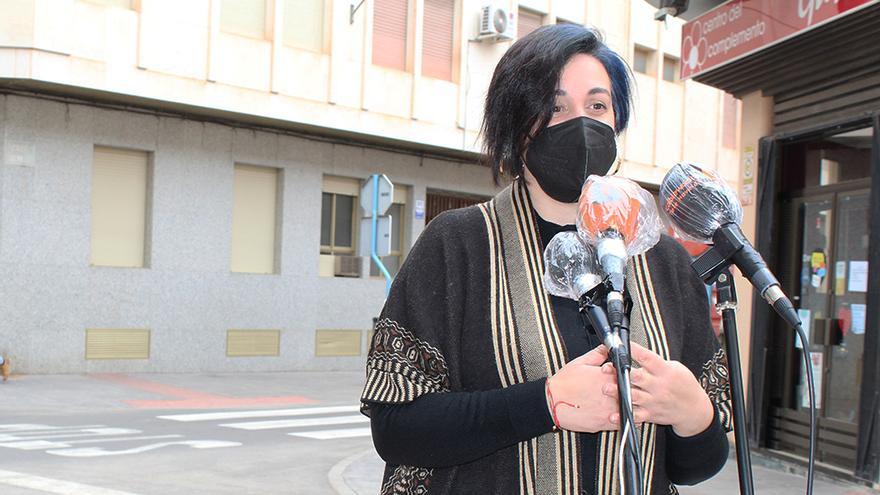 La concejala Mado Abad dando a conocer el programa de actividades de un Carnaval &quot;diferente&quot;.