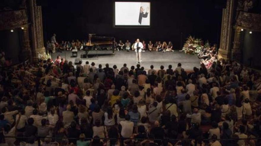 Bilbao homenajea a Álex Angulo