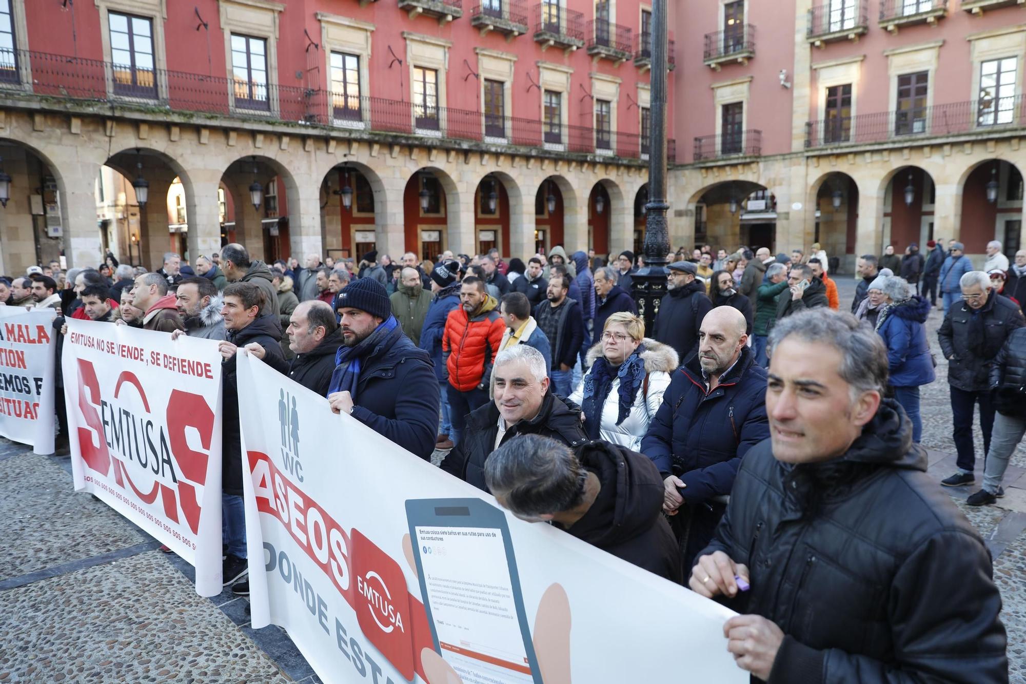 En imágenes: Protesta de los trabajadores de la empresa municipal de ...