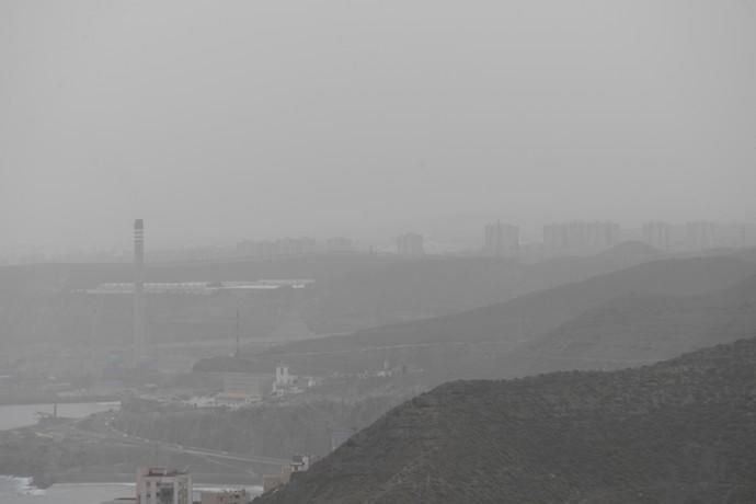 24-02-20 LAS PALMAS DE GRAN CANARIA. DIFERNETES LUGARES. LAS PALMAS DE GRAN CANARIA. METEOROLOGIA. Calima.    Fotos: Juan Castro.