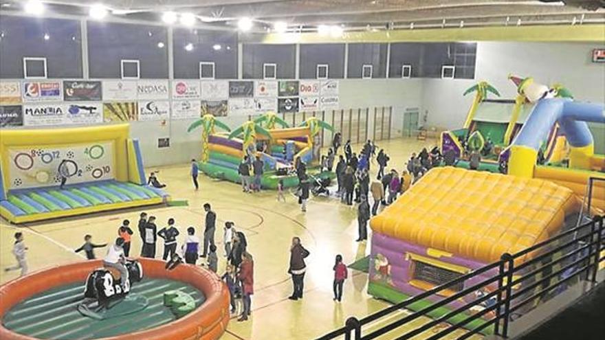 Más de 200 niños disfrutaron de la fiesta infantil de hinchables