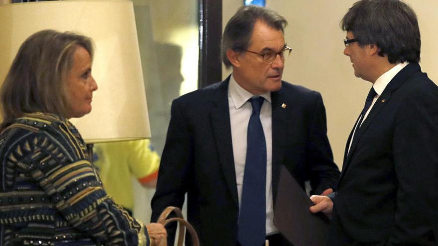 Artur Mas conversant amb Carles Puigdemont.