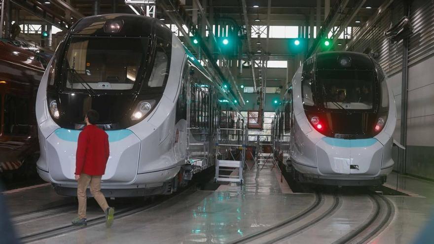 Los nuevos trenes de cercanías de Asturias ya toman forma: una unidad está en pruebas y habrá dos más este año