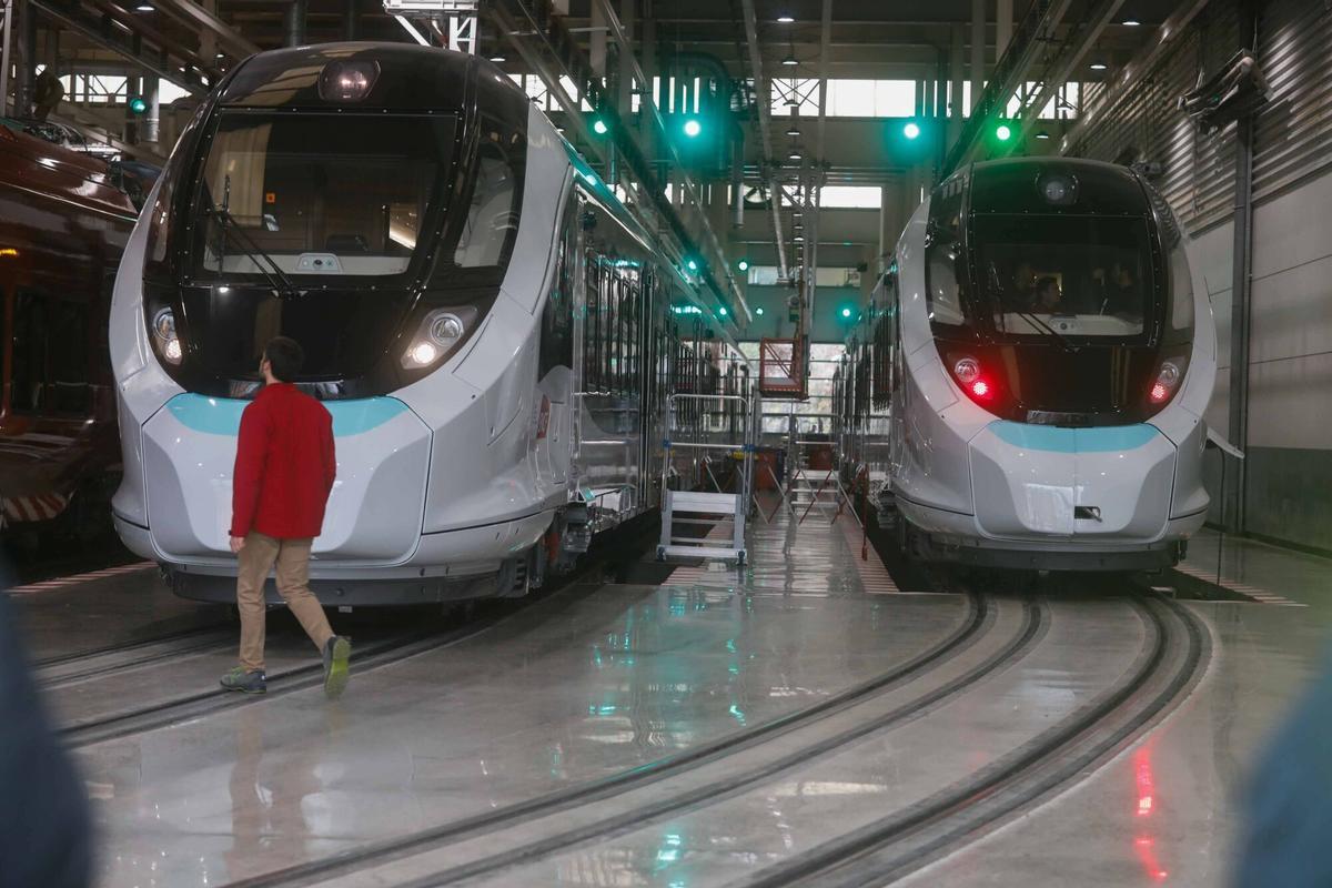 UN MOMENTO DE LA VISITA A LAS INSTALACIONES DE CONSTRUCCIONES Y AUXILIAR DE FERROCARRILES (CAF) EN BEASAIN. VISITA DE ADRIAN BARBON, PRESIDENTE DEL PRINCIPADO, A LA EMPRESA CONSTRUCCIONES Y AUXILIAR DE FERROCARRILES (CAF) EN BEASAIN. GUIPUZCOA