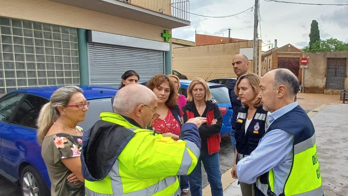 La ministra Pilar Alegría con los alcaldes de Pedrola y Grisén.