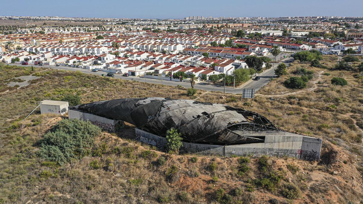 Balneario municipal de lodos inconcluso y abandonado desde 2006 y que se sitúa junto a la parcela residencial