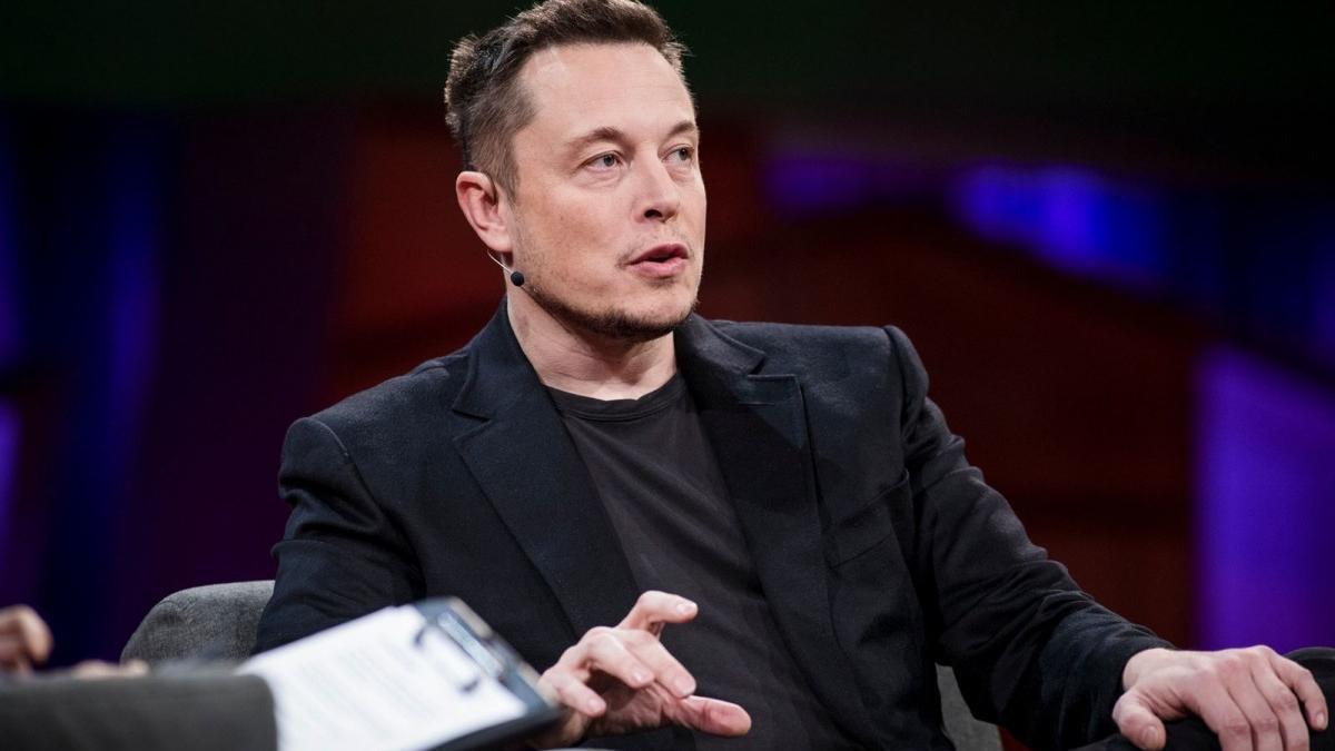 Elon Musk vende más acciones de Tesla por si se ve obligado a comprar Twitter