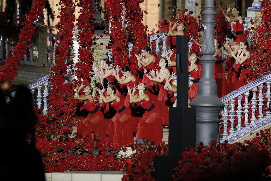 Dior desfila en Sevilla con artesanía valenciana