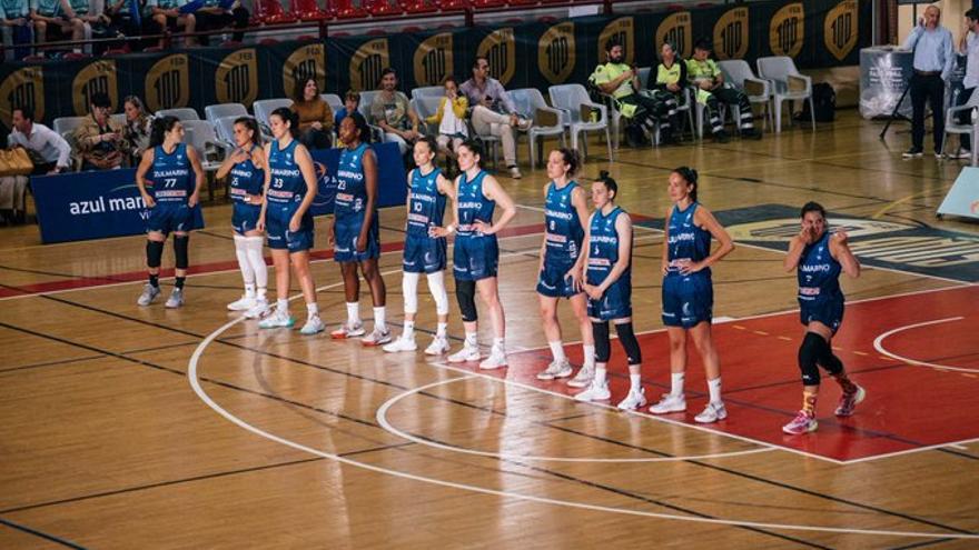 Las jugadoras del Azul Marino después de la derrota ante el Unicaja Mijas.