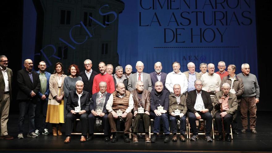 Cálido homenaje a los alcaldes elegidos en 1979: &quot;Pusimos luz, teléfono y caminos&quot;