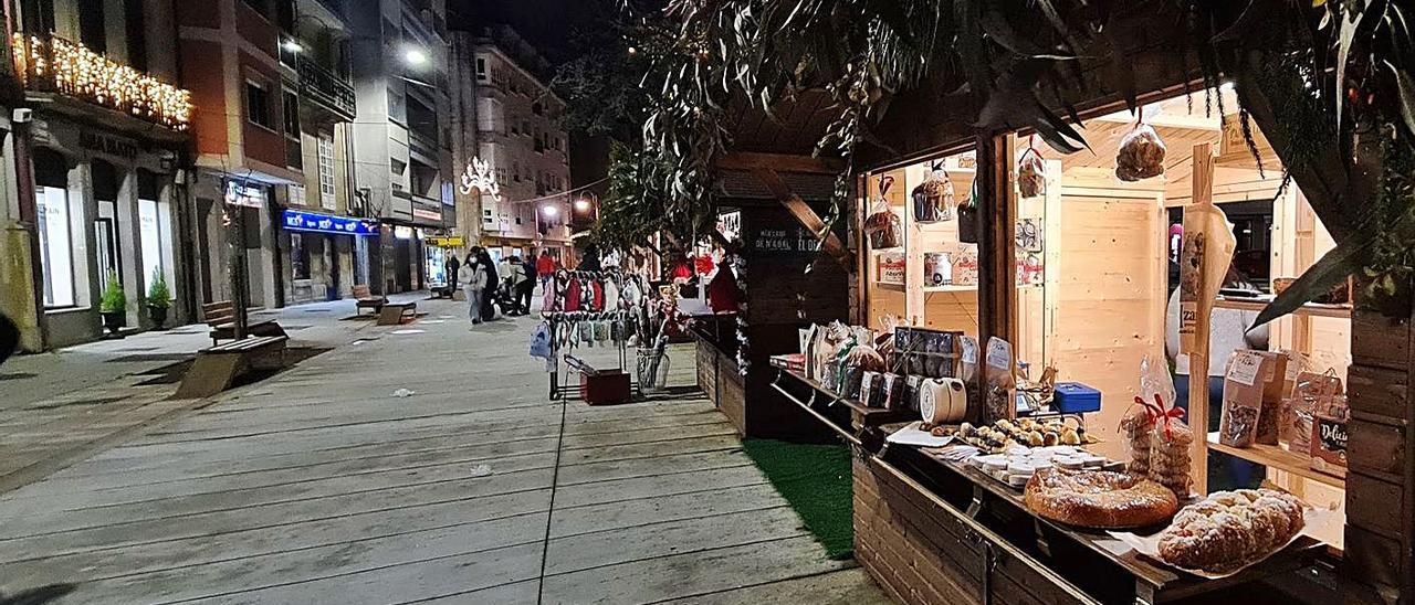 El “Mercado de Nadal” en la Praza da Independencia.   | //  FDV