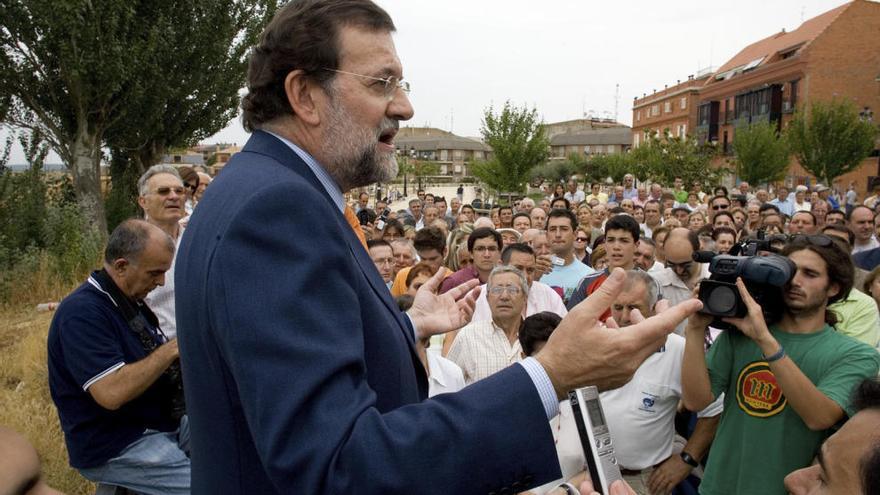 Mariano Rajoy en el mitin improvisado de 2006 en La Mota