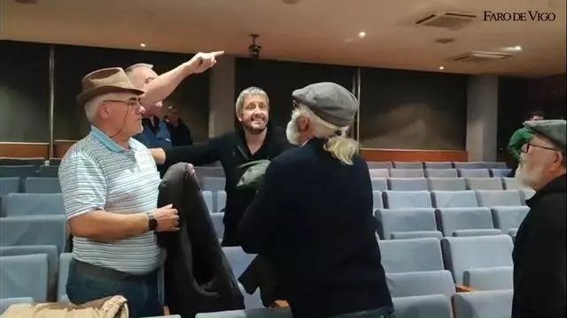 Bronca en el pleno de Cangas: AV se vuelve a aliar con el PP para tumbar la liquidación de la deuda bancaria del municipio