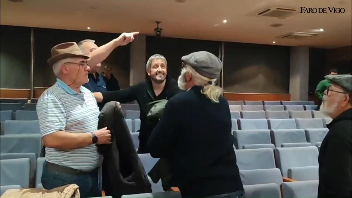 Bronca en el pleno de Cangas: AV se vuelve a aliar con el PP para tumbar la liquidación de la deuda bancaria del municipio