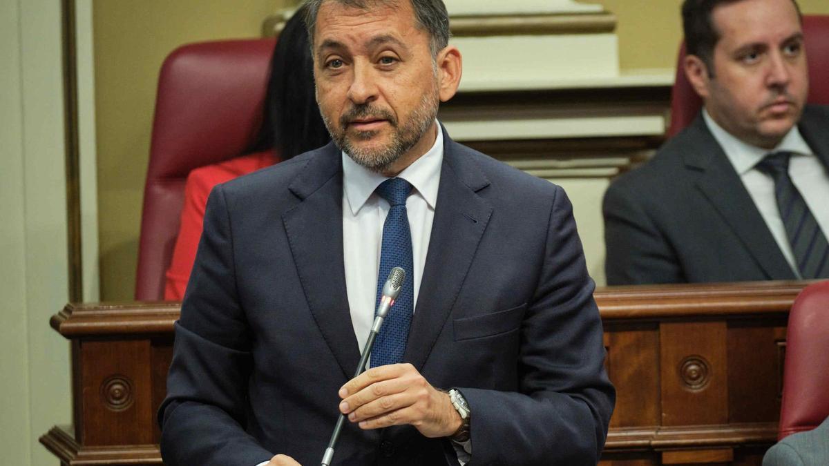 José Manuel Bermúdez, alcalde de Santa Cruz y diputado por Tenerife, en el Parlamento de Canarias.