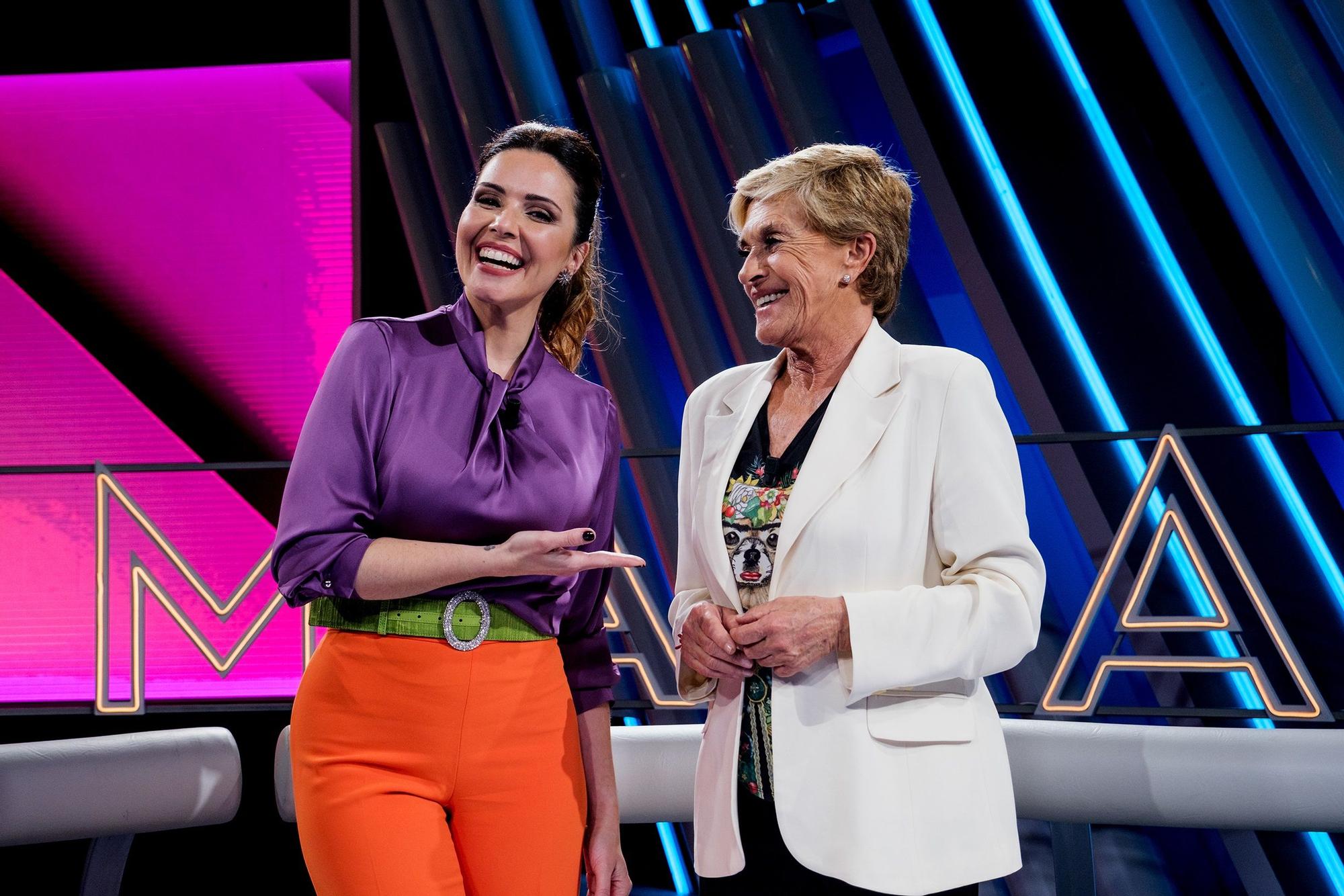 Lucía Rodríguez e Chelo García-Cortés, ambas ourensás, durante un momento do espazo televisivo.