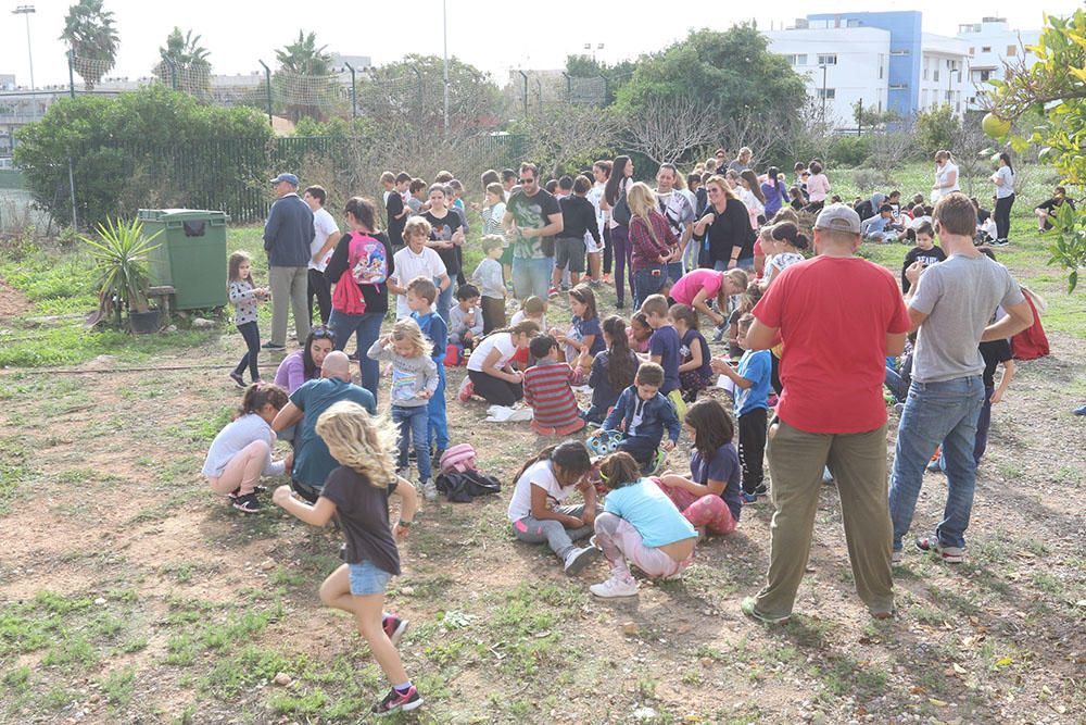 Alumnos de Can Cantó celebran una trencada en la Finca de Can Tomeu.