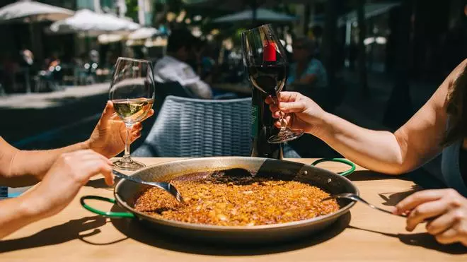 Ni la Paella Valenciana, ni el Arroz a Banda: el arroz más exquisito se cocina en el interior de Alicante e impresionó a Ferran Adrià