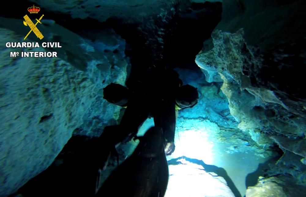 Inspeccionan la cueva des Pas de Vallgornera