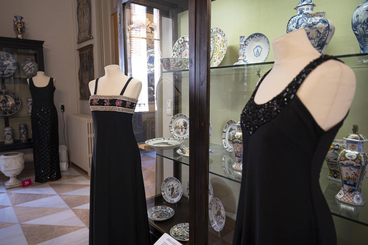 El diseñador de la 'gauche divine', Andreu, visita su muestra en la ...