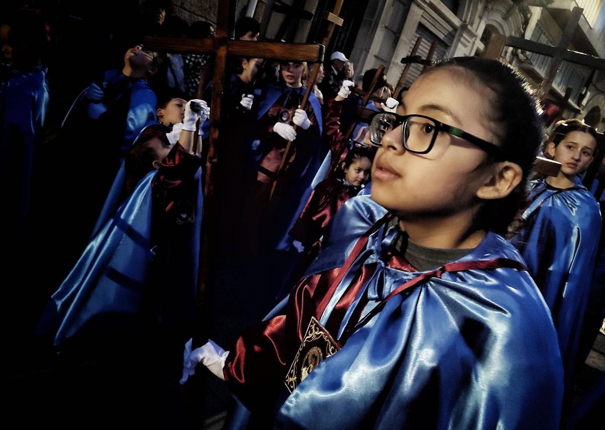 La patrona de Cangas sale en procesión para abrir la Semana Santa