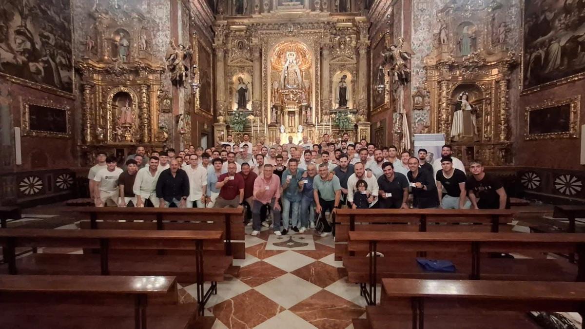 Costaleros de la Archicofradía del Carmen de San Cayetano.