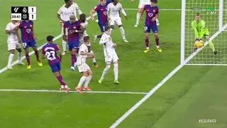 Indignación en el Barça ante un gol fantasma y Tebas se defiende en pleno clásico: ¿Por qué no hay tecnología de gol en España?