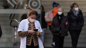 El Ministerio de Sanidad impondrá mañana el uso de mascarilla en centros sanitarios