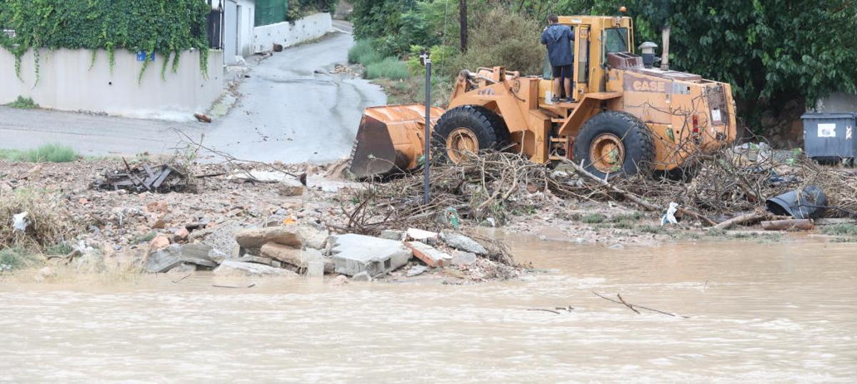El Segura podría desbordarse mañana en puntos de Orihuela y Rojales