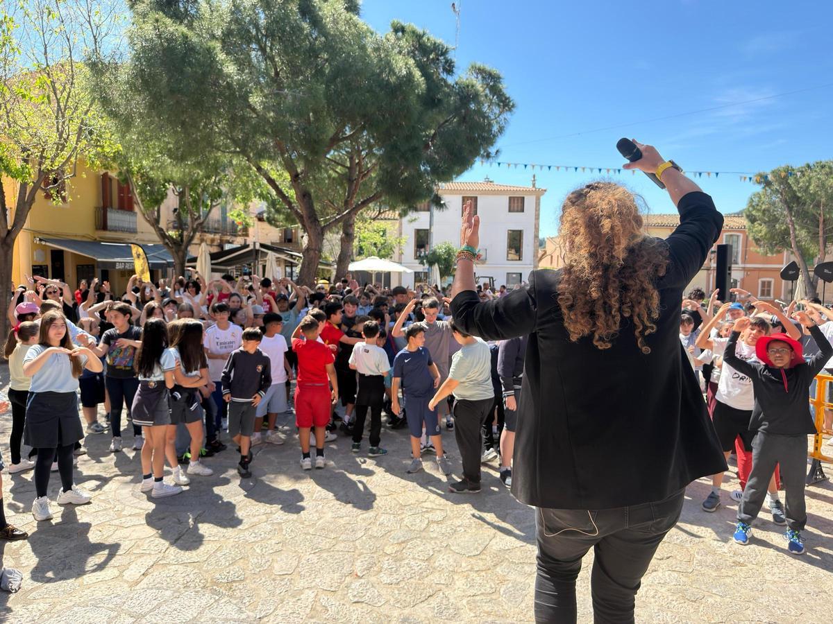 Más de 200 alumnos de centros educativos de Andratx protagoniza la tercera edición de “Musiqueando”