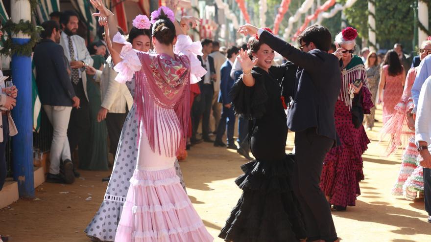 En los barrios populares de Sevilla arrasa el modelo de Feria del &#039;Sábado de Pescaíto&#039;