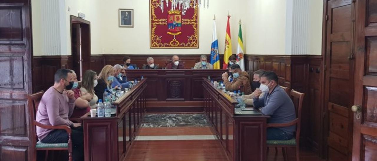 Salón de plenos de Teror durante una convocatoria en una imagen de archivo.