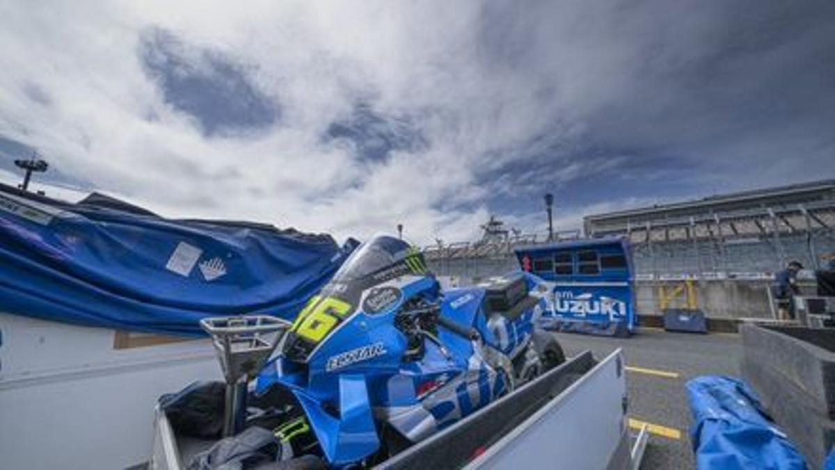 Las cajas del equipo Suzuki, en Motorland.