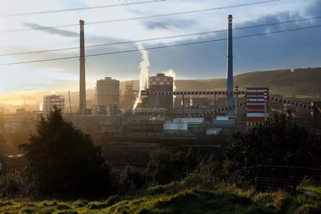 Las inversiones previstas por Arcelor "permitirán asentar la empresa muchos años", destaca el Principado