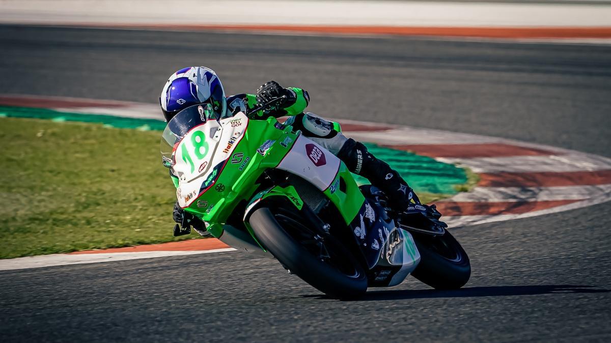 El piloto Iván Muñoz en plena aceleración durante una prueba.