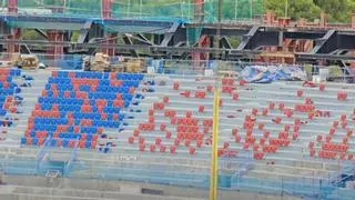 ¿Por qué los asientos del Camp Nou se están instalando de forma aleatoria?