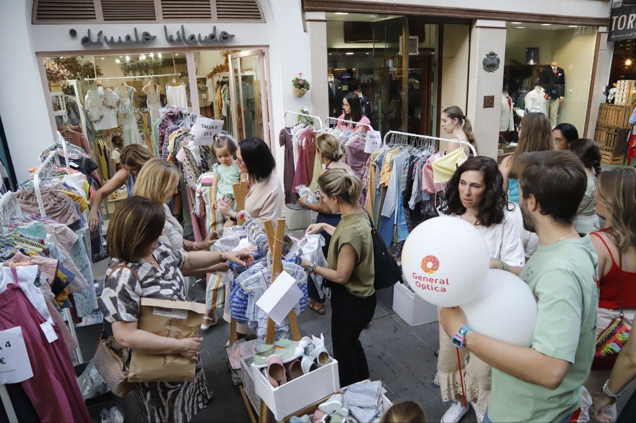 El centro de Córdoba se llena de ambiente en la Shopping Night 2025