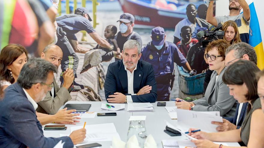Fernando Clavijo se reúne en Madrid con ONG para abordar la emergencia migratoria en Canarias