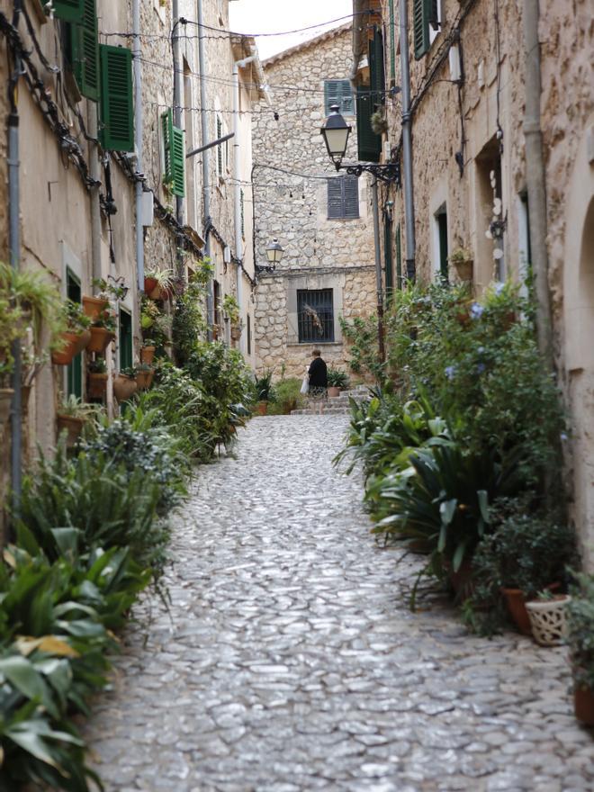 So sieht es in der Urlauberhochburg Valldemossa auf Mallorca zu Beginn der Nebensaison aus