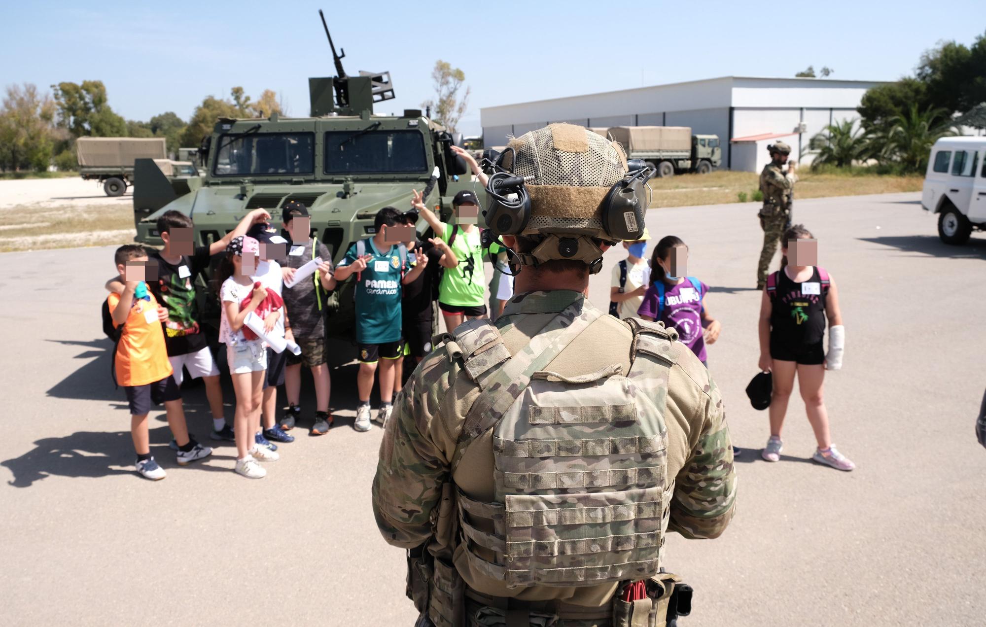 1600 niños de colegios de la provincia visitan la base militar del MOE en Rabasa