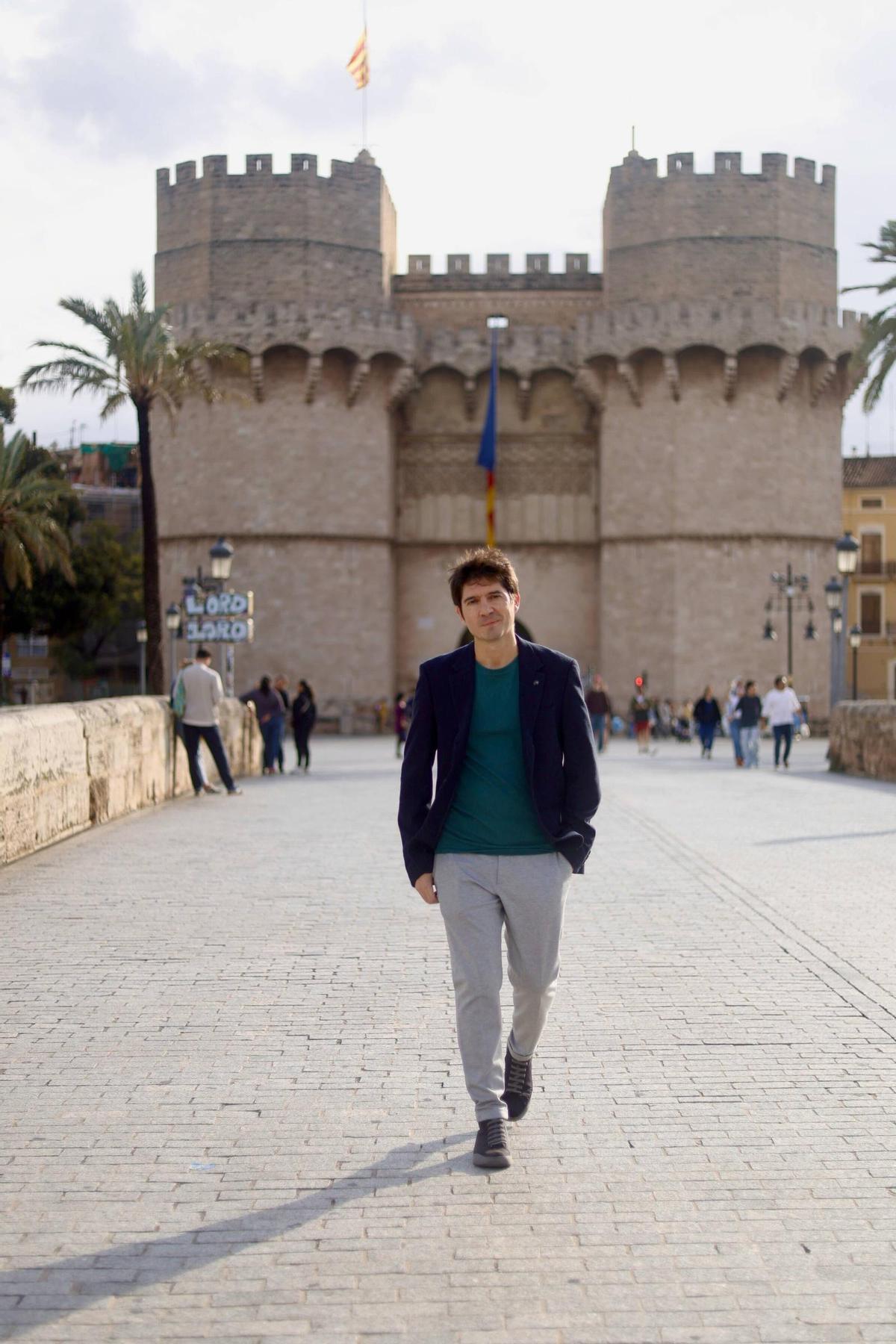 Entrevista al escritor y periodista Paco Cerdà galardonado con el Premio Nacional de Narrativa VLC